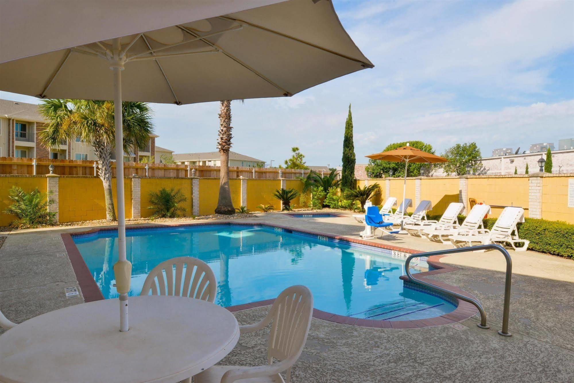 Americas Best Value Inn & Suites Waller/Prairie View מראה חיצוני תמונה