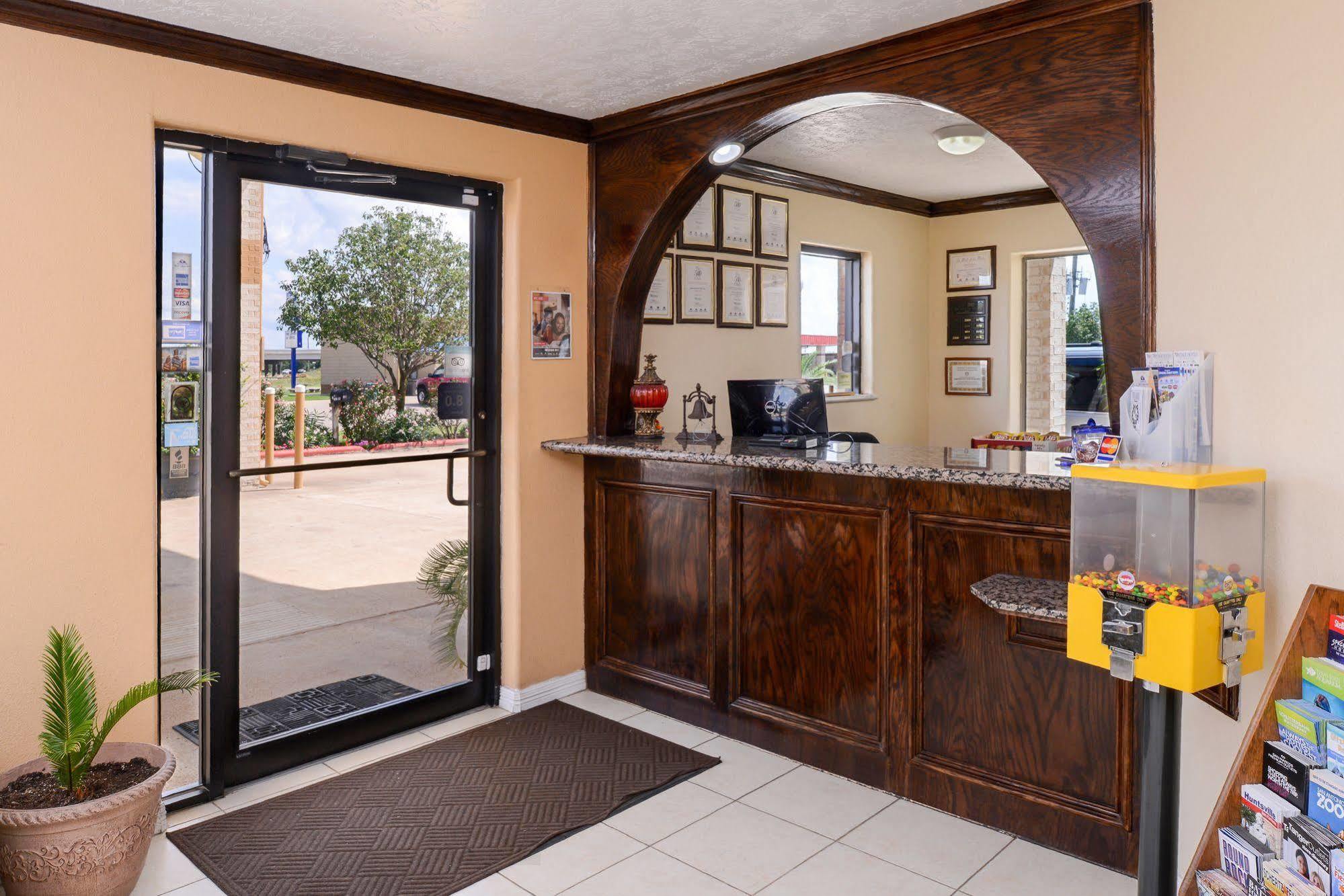 Americas Best Value Inn & Suites Waller/Prairie View מראה חיצוני תמונה